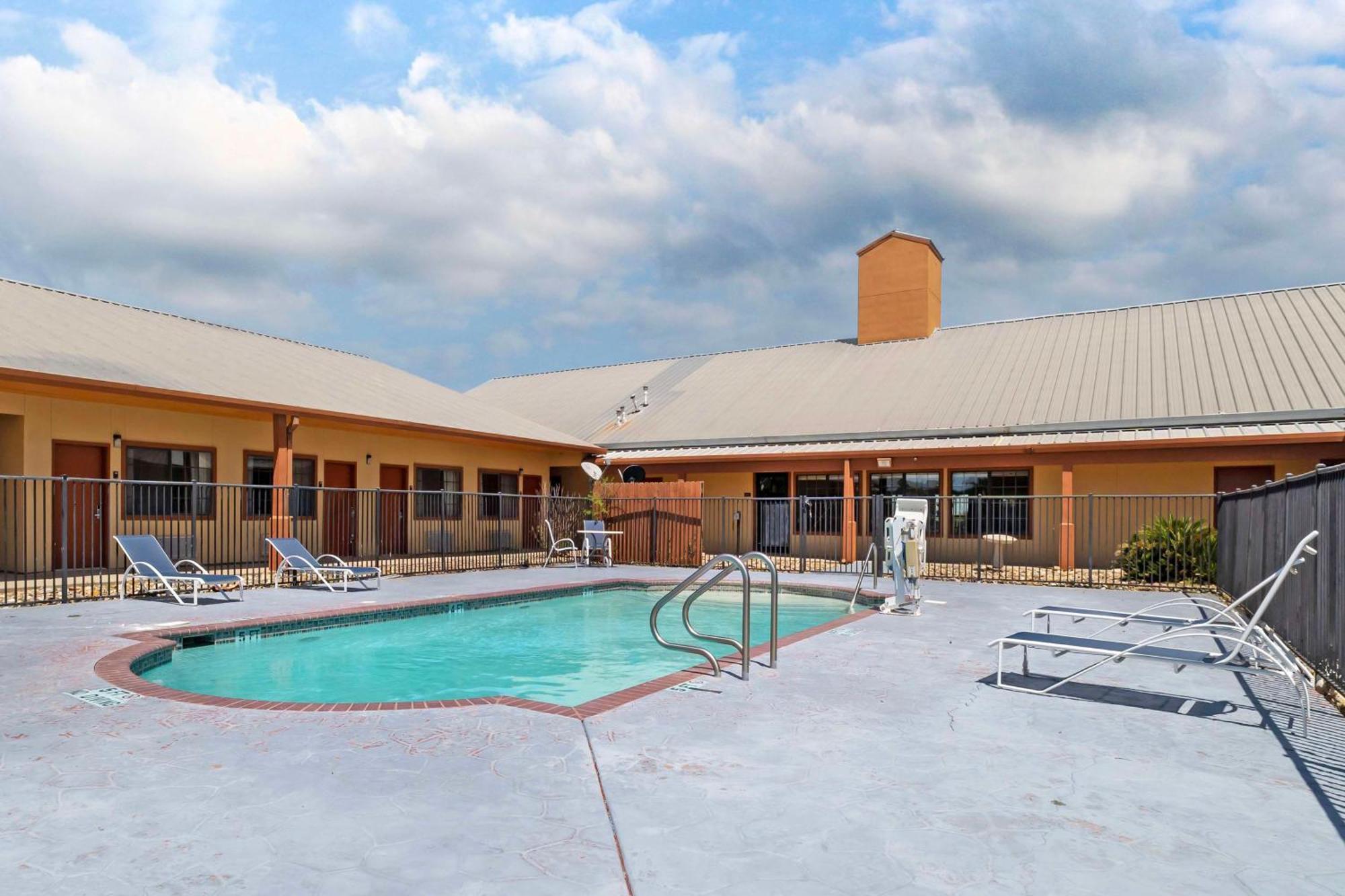 Best Western Hebbronville Inn Экстерьер фото
